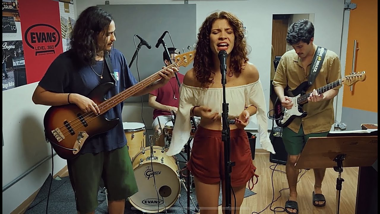 Triste, Louca ou Má (Francisco, el Hombre) - Sophia e os Bigodes