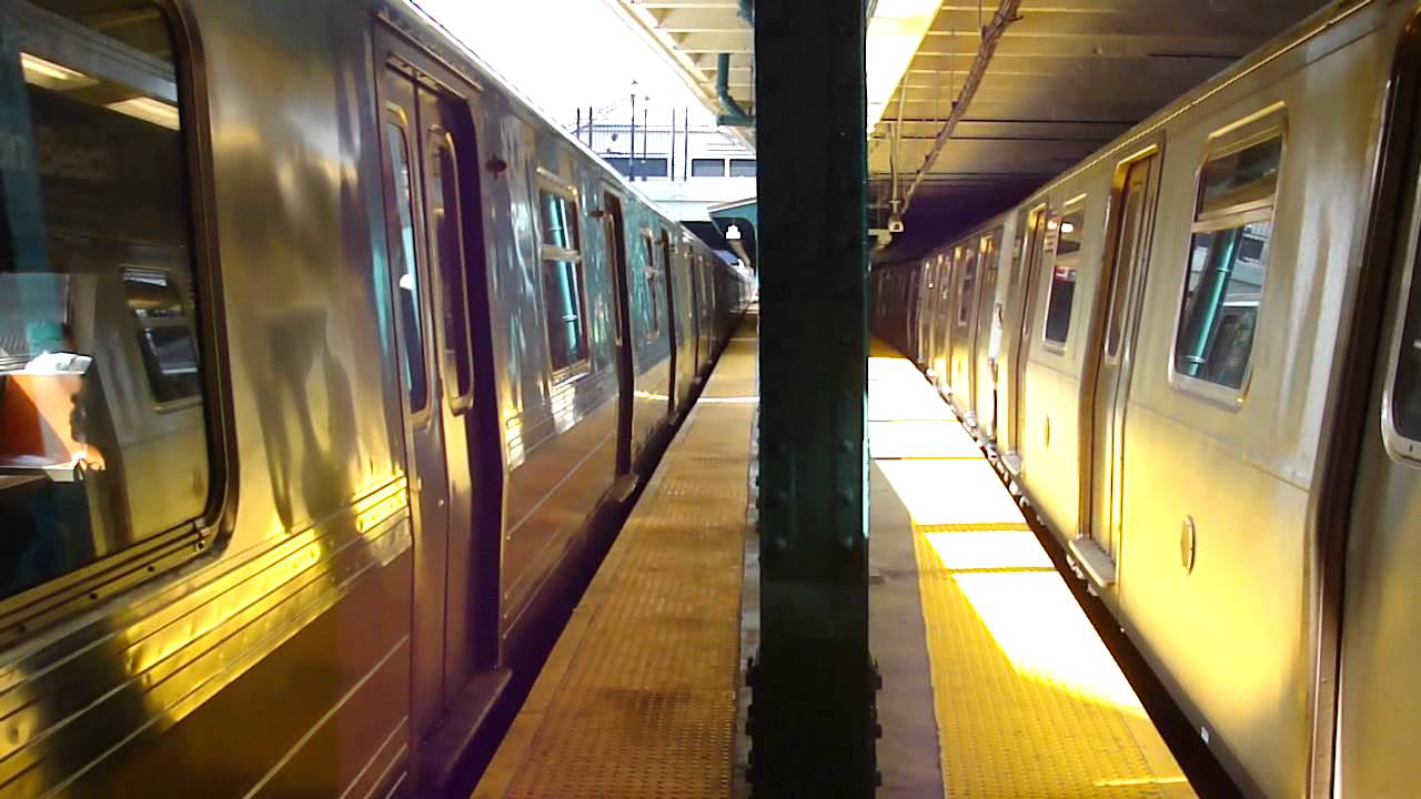 BMT Brighton Line: R68A B Train & R160B Alstom Q Train at Newkirk Plaza