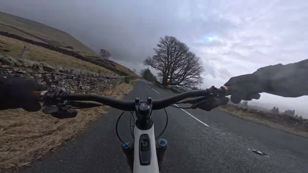 Riding down from the scar to Hawes #Dales #Mtb #specializedbicycles 