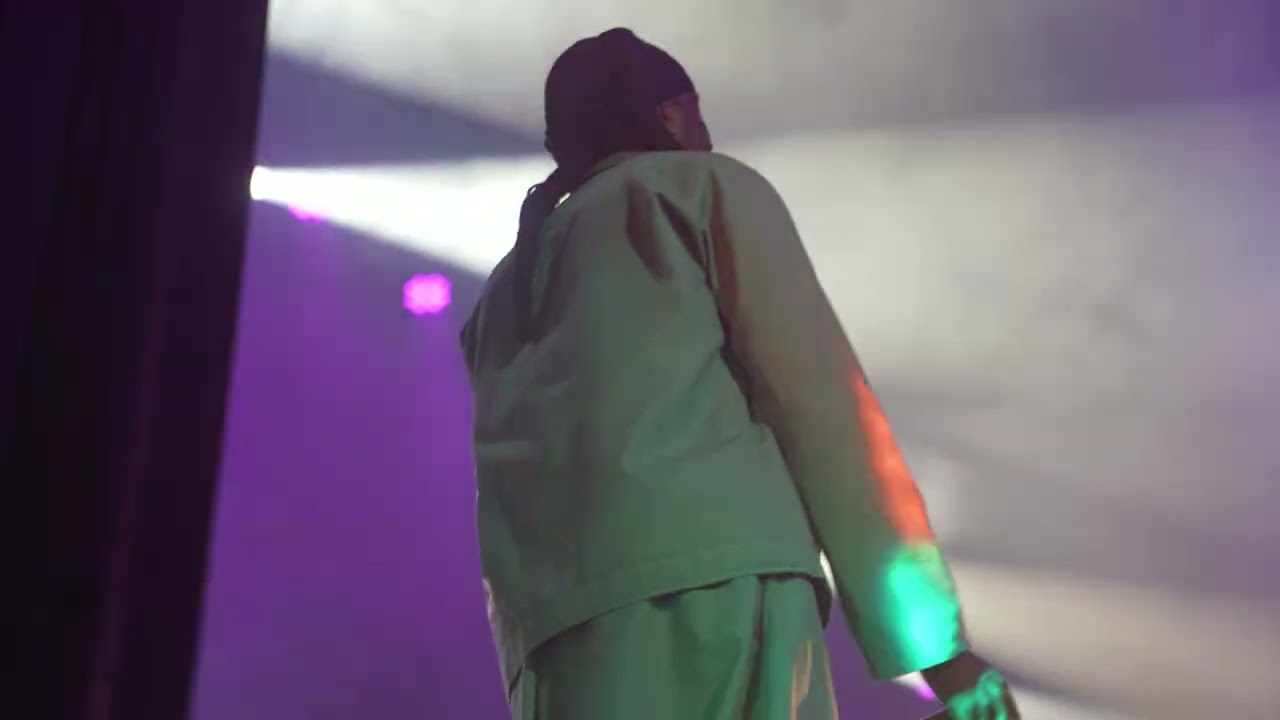 k camp kiss 6 tour comfortable
