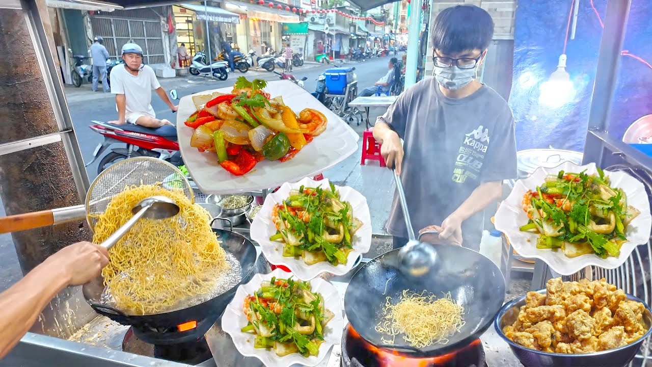 Cơm Chiên Hủ Tiếu Xào Cơm Chiên Gốc Bán Xuyên Tết Hoa Khách Xếp Hàng Ăn Đông Nghẹt Ở Sài Gòn