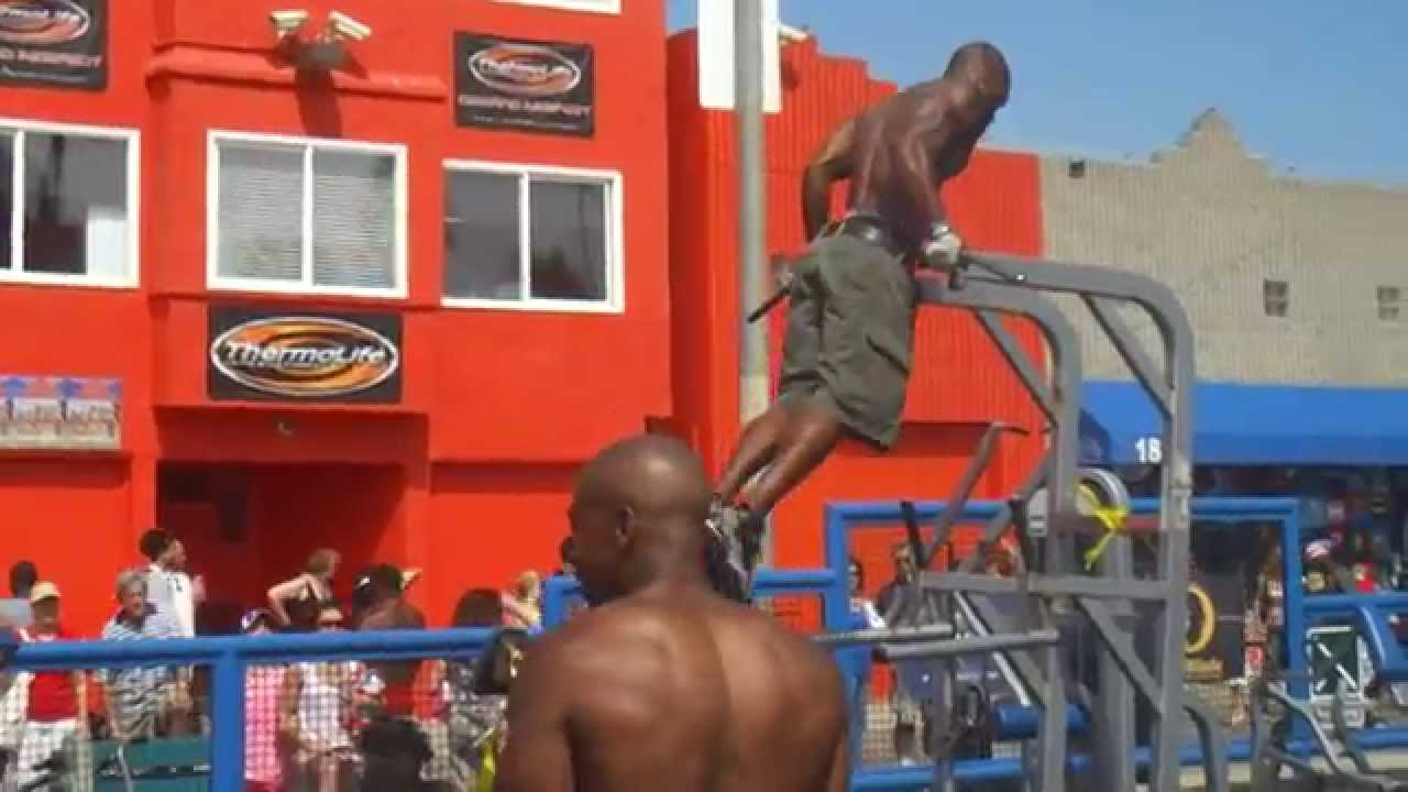 Street Workout on Muscle Beach in Venice