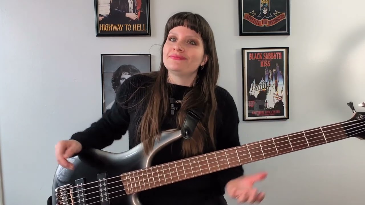Exploring the Ibanez SR305E with Holly Fortunate Basschick