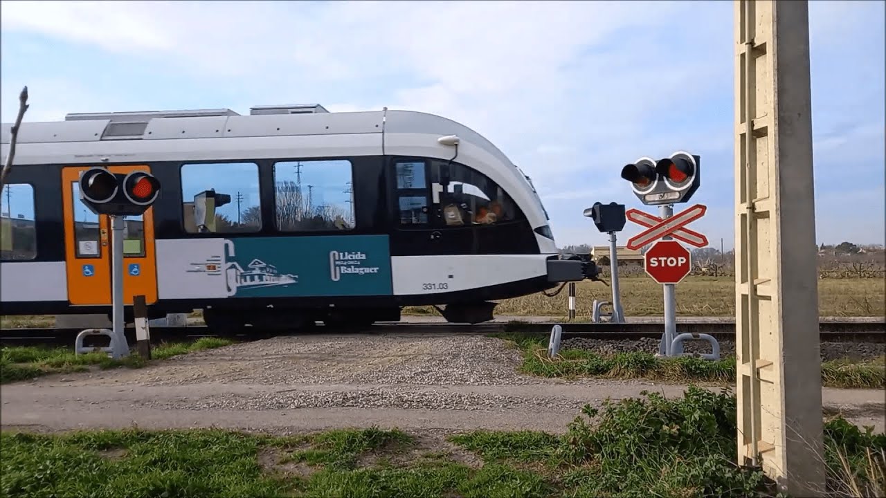 Paso a nivel sin barreras entre Polígon industrial del Segre y Alcoletge (1/2) (FGC)