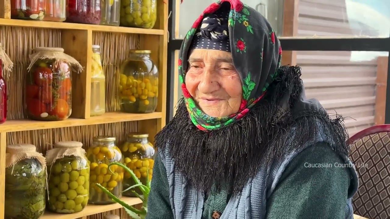Бурный день в деревне | Пити, уникальное блюдо в глиняных горшках с каштанами.