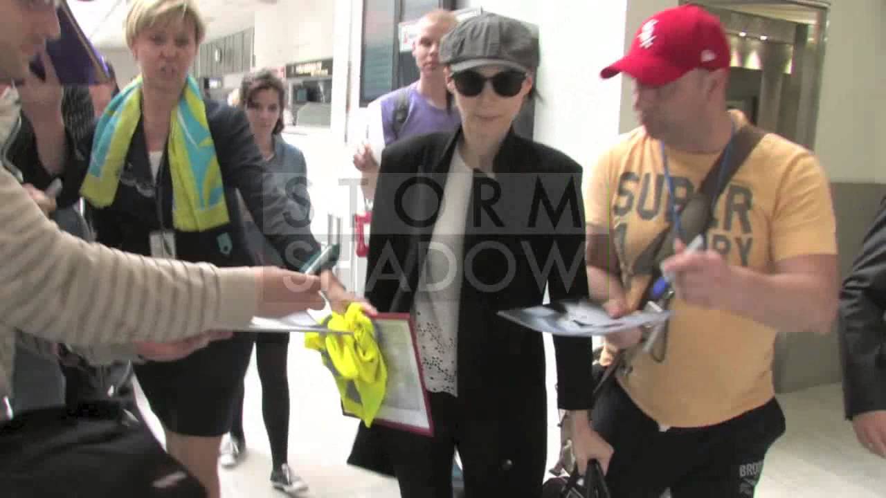 Rooney Mara's chaotic arrival at Nice Airport