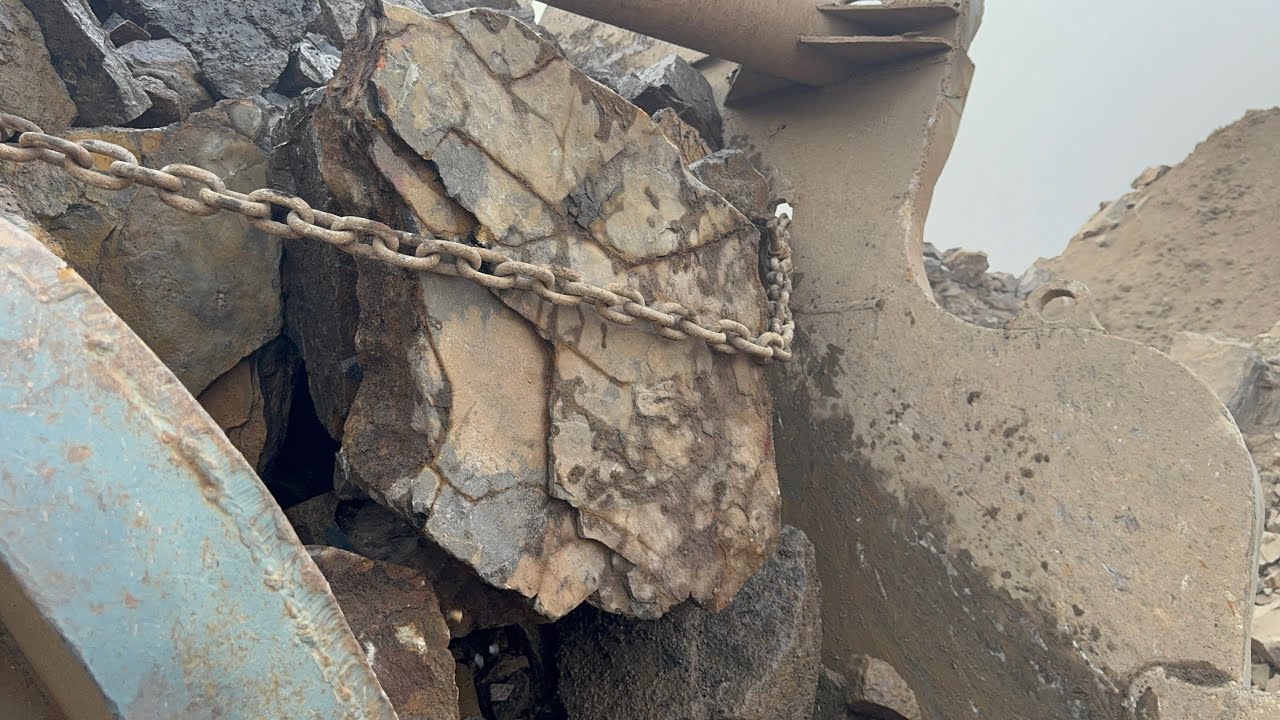 “Big Rock Crushing Mashion”A gaint in action: big stone crushing: A paworfull rock crushing...