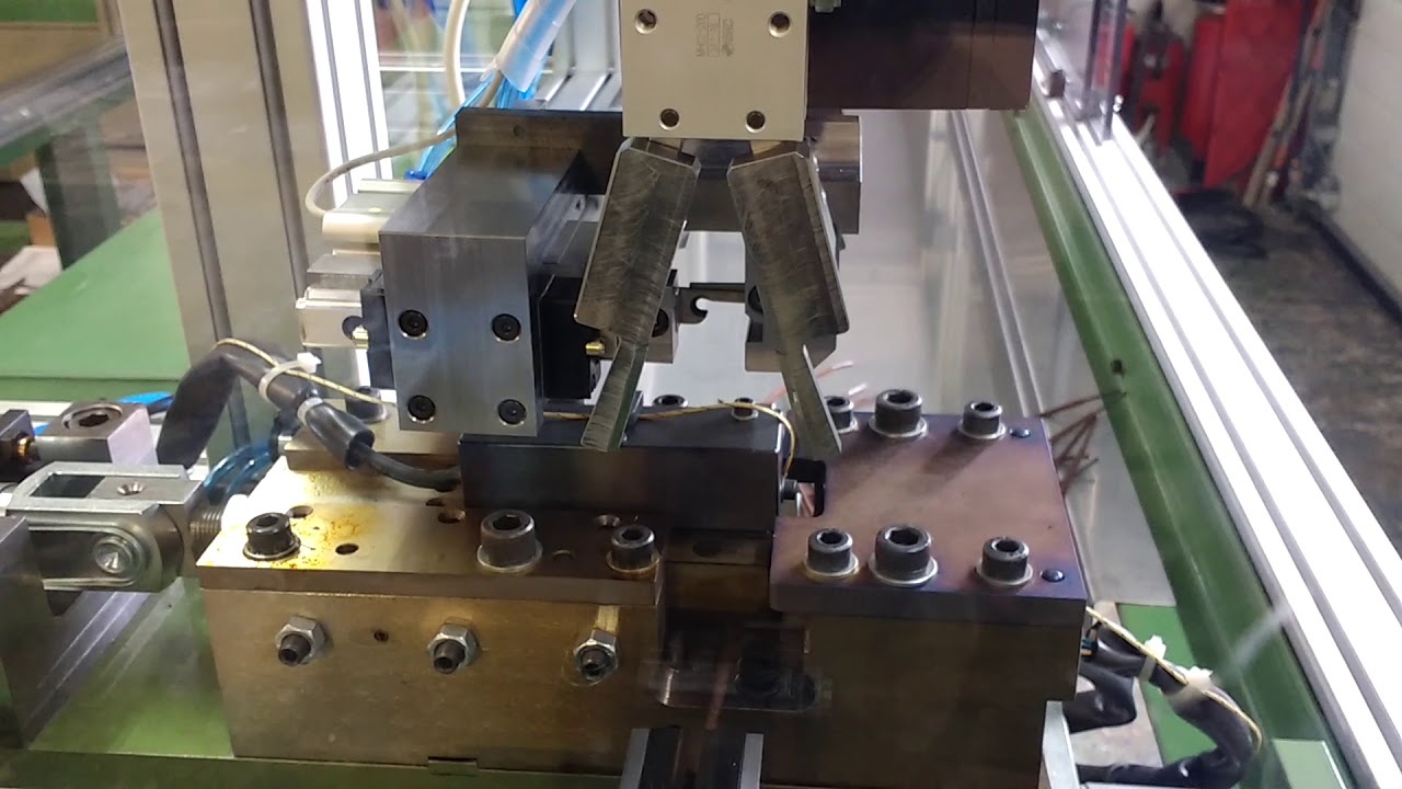Shoelace Tipping Machine AM 72: Melting and Fixing Synthetic Laces