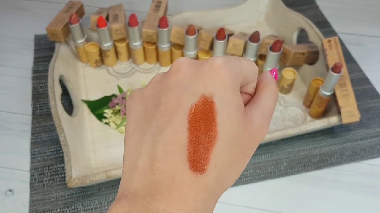 Pomadki Couleur Caramel w odcieniach beżu i pomarańczy