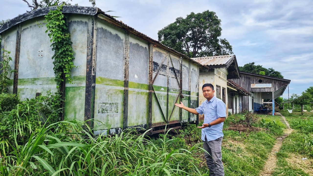 Berpuluh-Puluh Tahun Gerbong Kereta Ini Tidak Bisa Keluar Dan Terjebak.