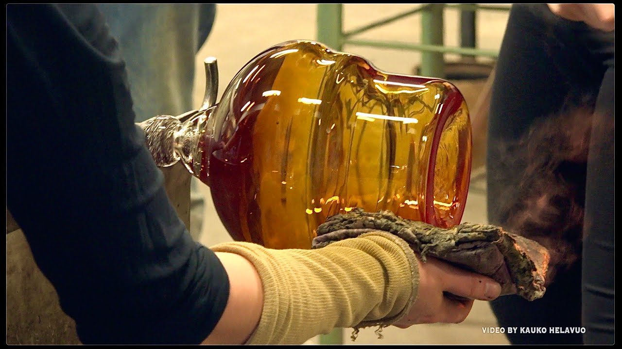 Glassblowing / Nuutaj&auml;rvi Glass Village, Part 2/7 4K &bull; Lasinpuh. / NUUTAJ&Auml;RVEN LASIKYL&Auml;, osa 2/7