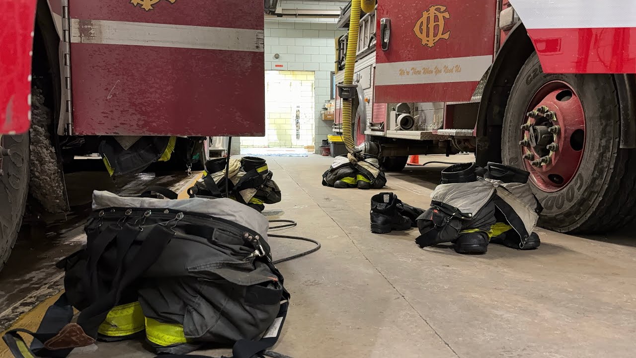 🔥FIRE IN HI-RISE🔥chicago fire department Engine 55 Truck 44 *Spare* responding 