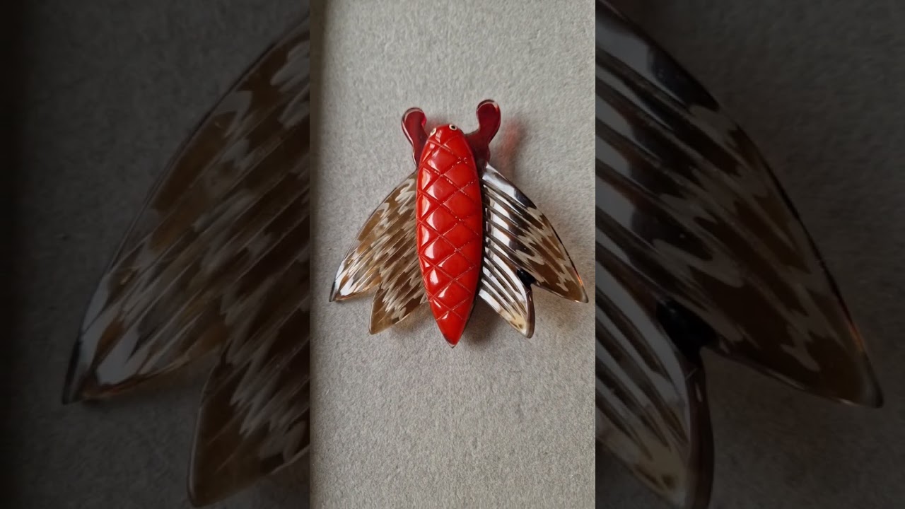 Насекомые из бакелита и люцита. 