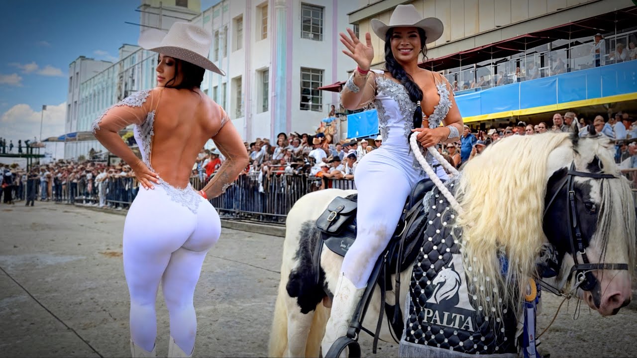 Beautiful Women horseback riding in Colombia🔥4K -Manizales Fair 2026 🇨🇴