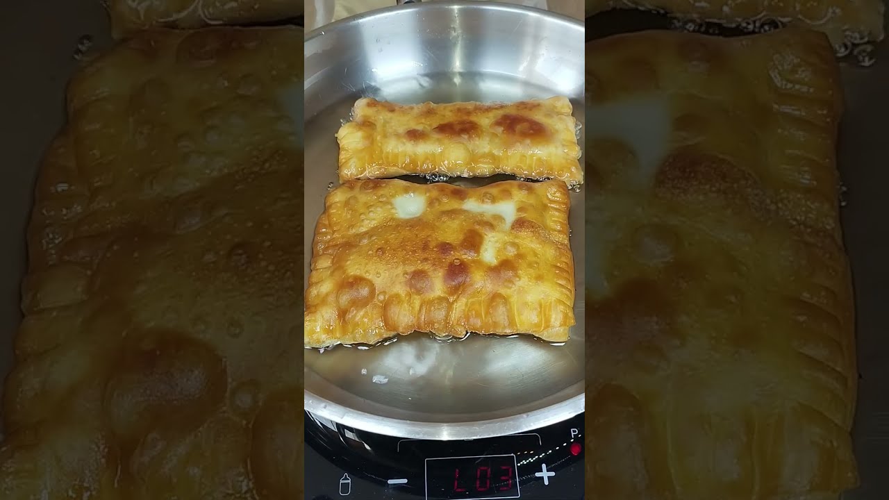 Tchebureki aus Flammkuchen Teig Tcheburek