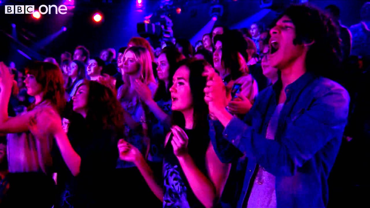 Jessica Hammond Vs Vince Kidd: 'We Found Love' - The Voice UK - Battles 1 - BBC