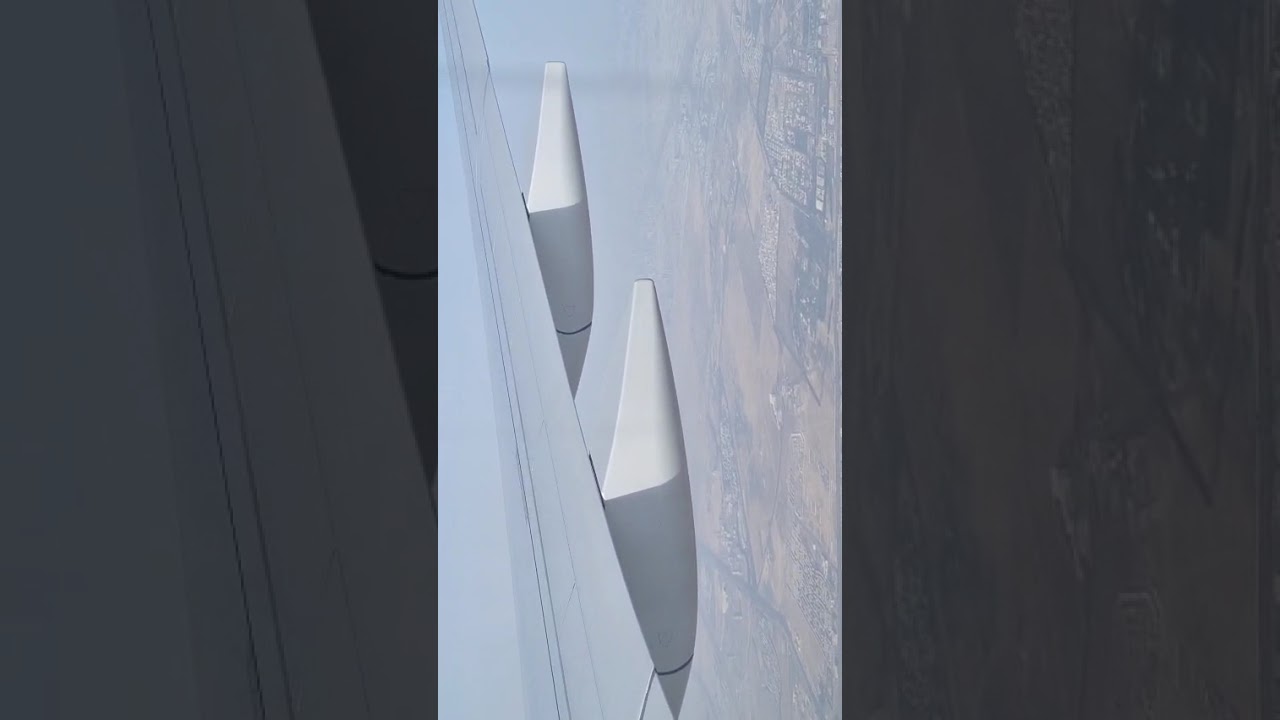 Dubai from 30,000 Feet: Mind-Blowing First View Through the Plane Window! 🌆✈️