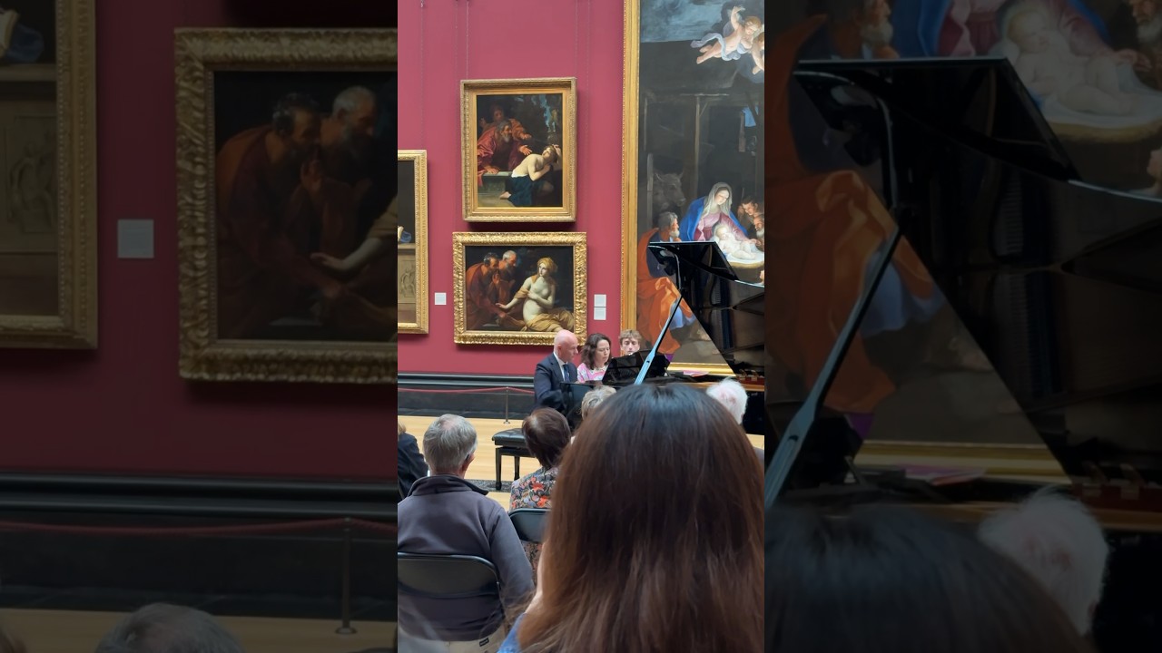 2 Pianist playing simultaneously in London Museum! #subscribetomychannel #artists #pianist #london