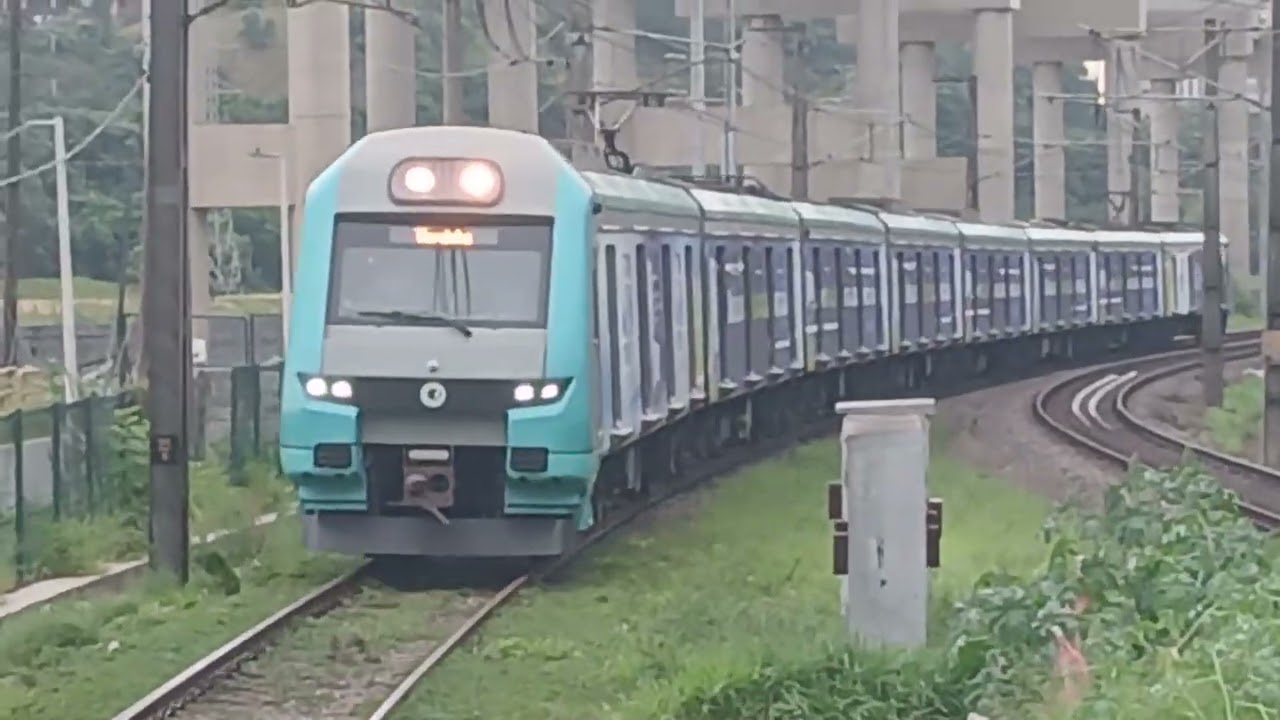 [0094] Trens A18 e Adesivados A04, A17 natalino da #oboticario na Granja Julieta