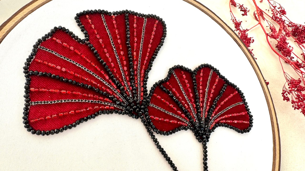 Sewing tricks, velvet patchwork and eye-catching jewelry: an idea for special people
