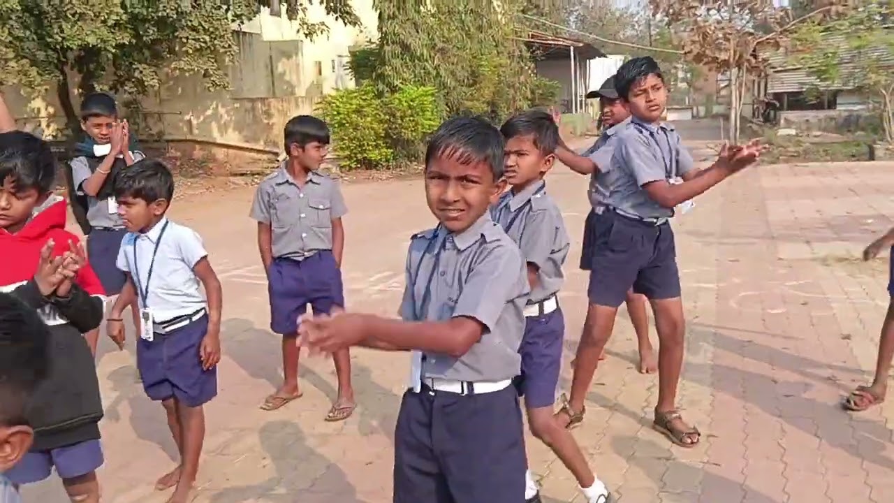 कृतीयुक्त गीत सादरीकरण