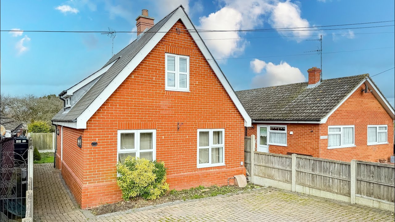 Cavity Brick 2010 Built Detached Freehold Chalet In Essex Coastal Village of Point Clear