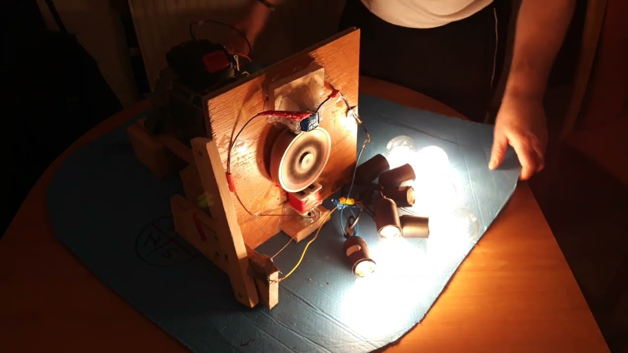#Generator de curent cu magneți neodim făcut din 2 bobine #