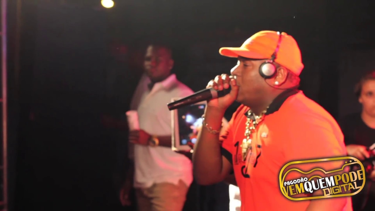 MC MAX - ELA TA NA PISTA CARNAVAL 2013