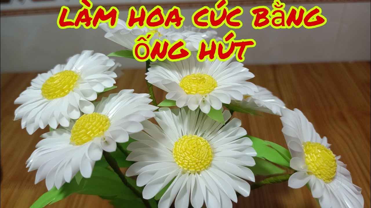 Làm hoa cúc bằng ống hút rất đơn giản