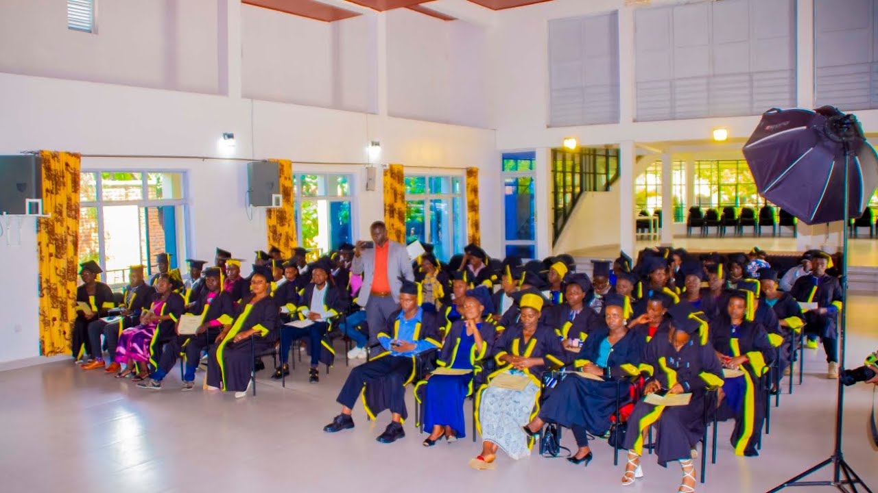 Umwuga urafasha ushobora kuwiga igihe gito ukaguhindurira amateka kurenza nibyo wabawarize bindi...