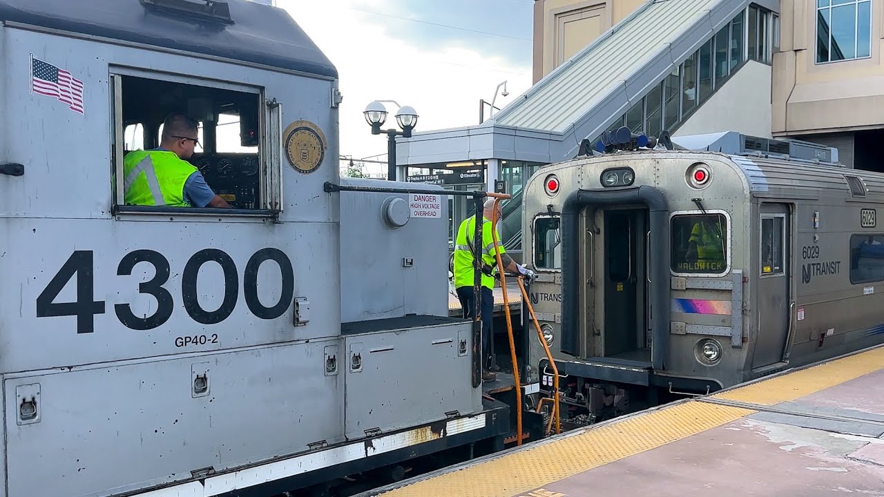 New Jersey Transit Train Breaks Down Next to Me - Rescue Operation in the Middle of Rush Hour