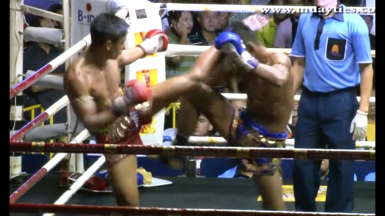 Muay Thai Fight - Sangmanee vs Thanonchai - Rajadamnern Stadium Bangkok, 10th November 2014