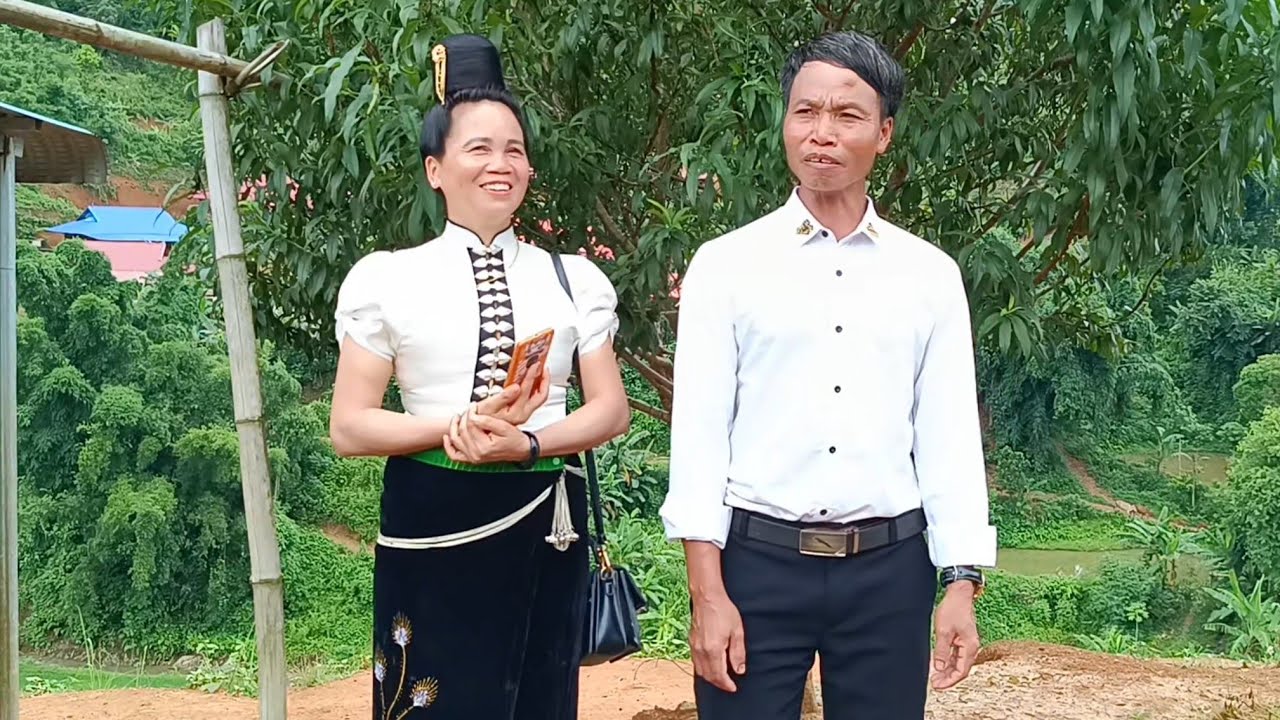 KHIẾN NHIỀU NGƯỜI MÊ VÌ GIỌNG HÁT, QUÀNG ĐÔI,LÒ LẢ.
