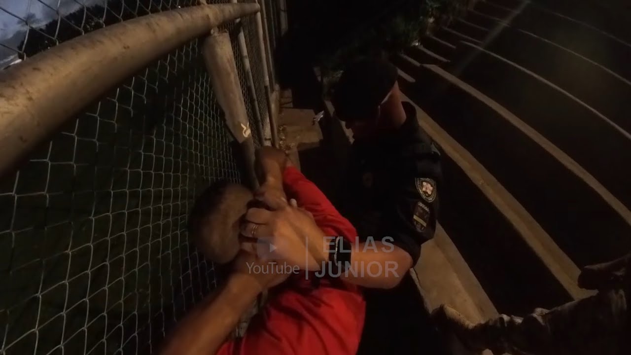 Vou contar uma histórinha triste pra ver se eu convenço o policial. diretor Elias Junior