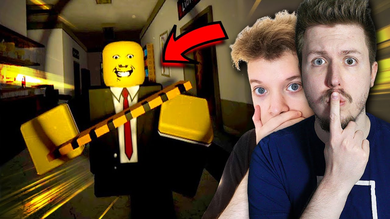 Dziwny NAUCZYCIEL goni nas PO SZKOLE W NOCY w ROBLOX! 😬