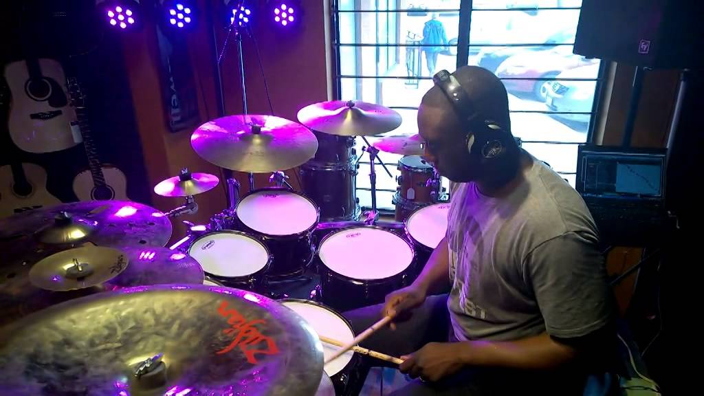 Larnell Lewis Yamaha Live Custom Drums (Nokia 1020)