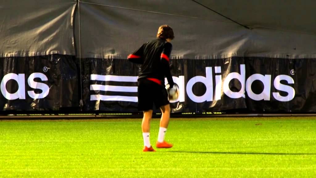 Bayern youngster Gaudino shows off juggling skills