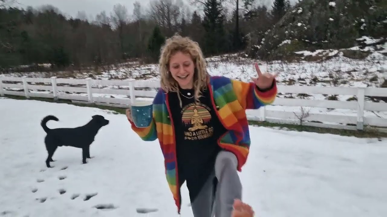 Barefoot in the snow once again !