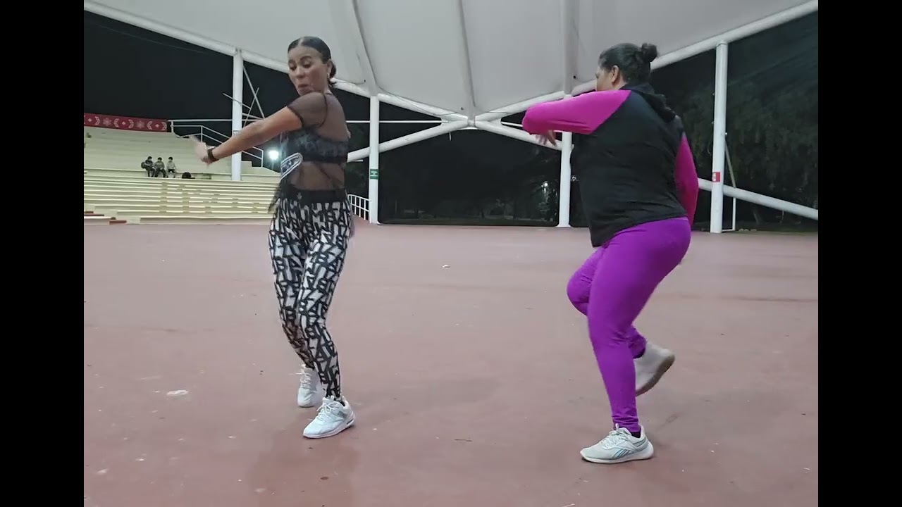El mayor de las ranas  ...   Martha fit zumba 