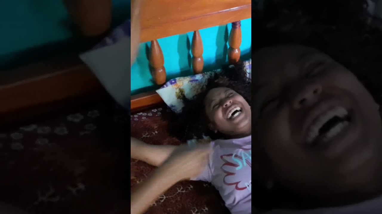 desafio das cocegas com minha prima