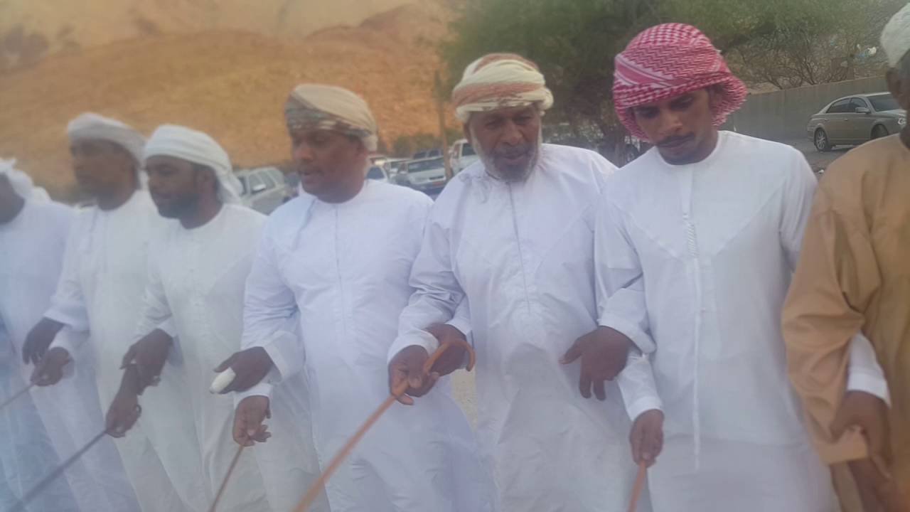 شاهد جانب من الفنون العمانية المغناه بولاية ينقل بمحافظة الظاهرة بمناسبة عيد الأضحى المبارك 1437 ه