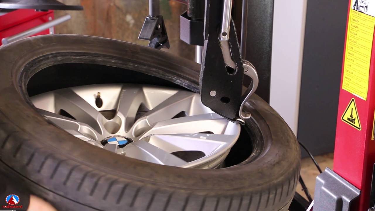 Redmount Leverless Tyre Changer   short video