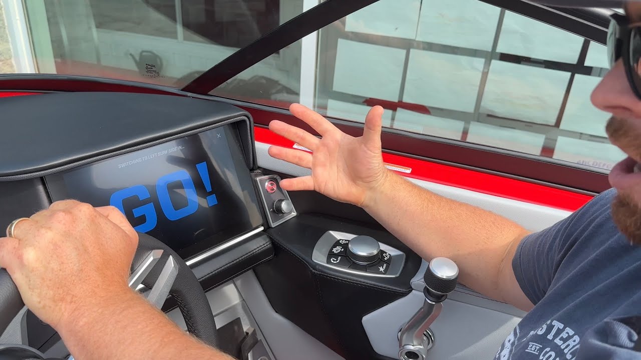 2025 MasterCraft Boats XT: New dash, in depth.