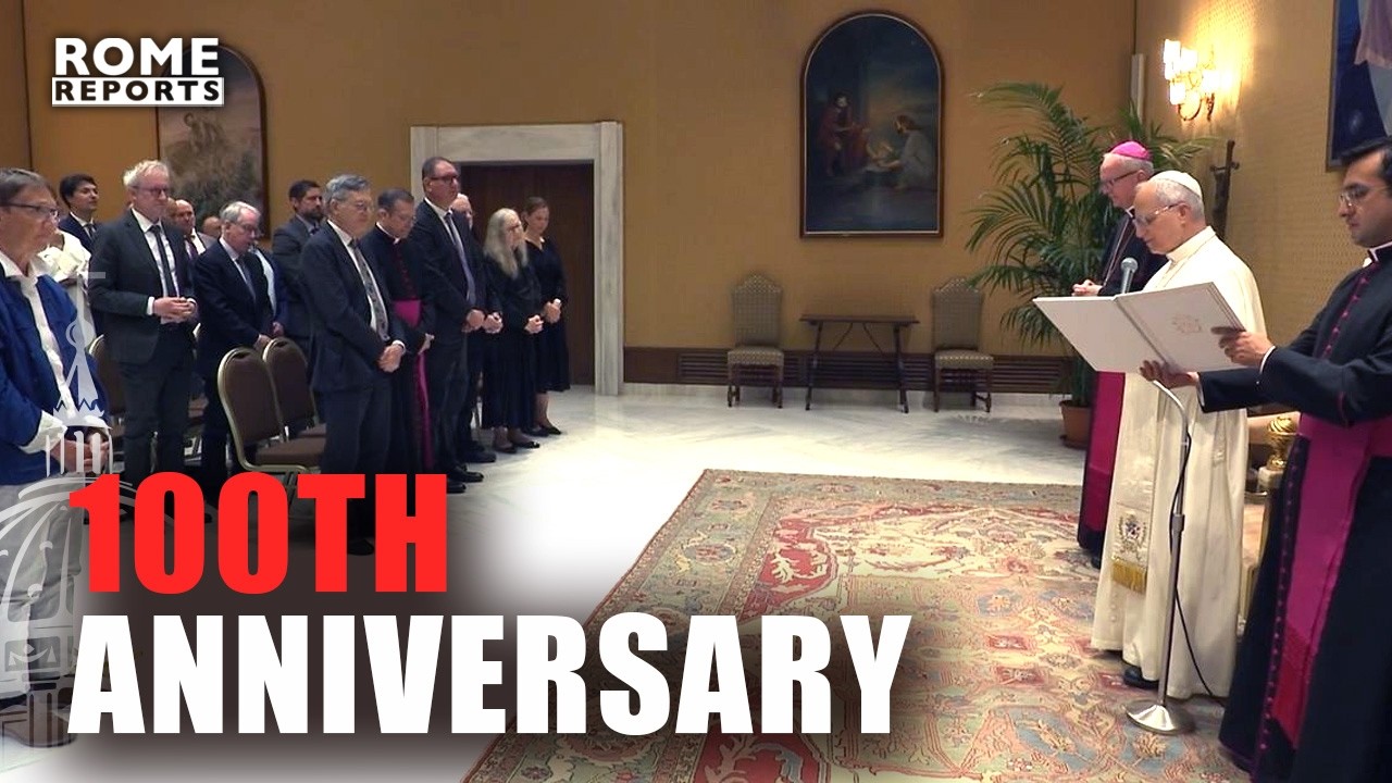 Leo XIV celebrates the 100th anniversary of the famous &lsquo;Vatican bookshop&rsquo; with renowned writers