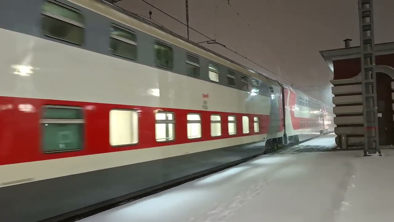 Электровоз ЭП2К-224 (ТЧ-8) со двухэтажным поездом 082В Белгород-Санкт-Петербург