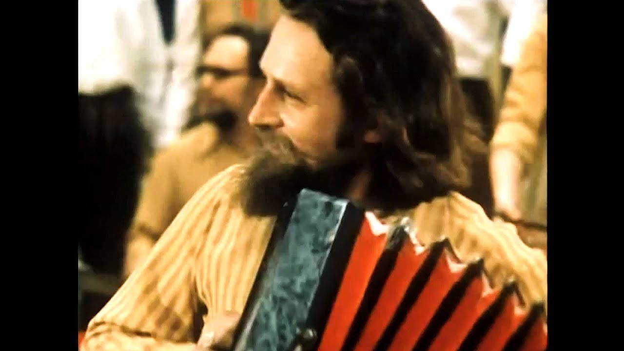 „Nebetelpam Armonikos rėmuos“ 1977 Vadovas Vytautas Juozapaitis
