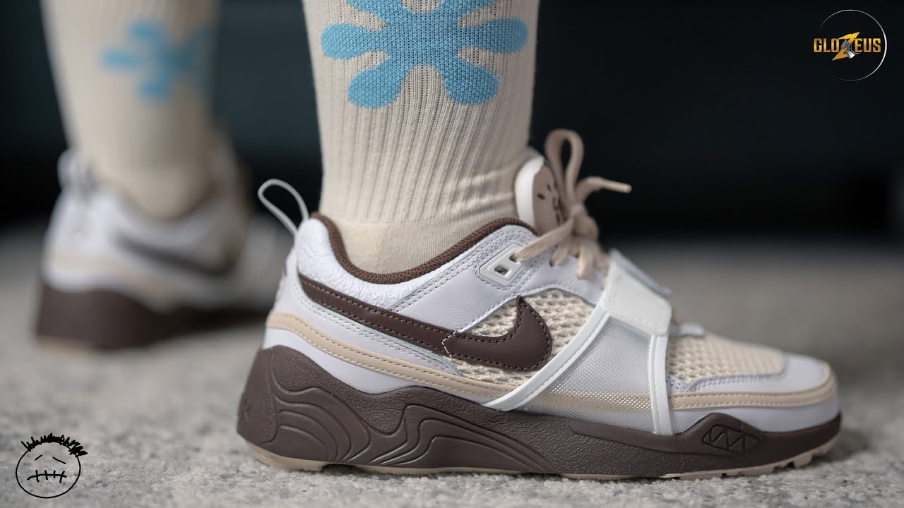 TRAVIS SCOTT x NIKE ZOOM FIELD JAXX 