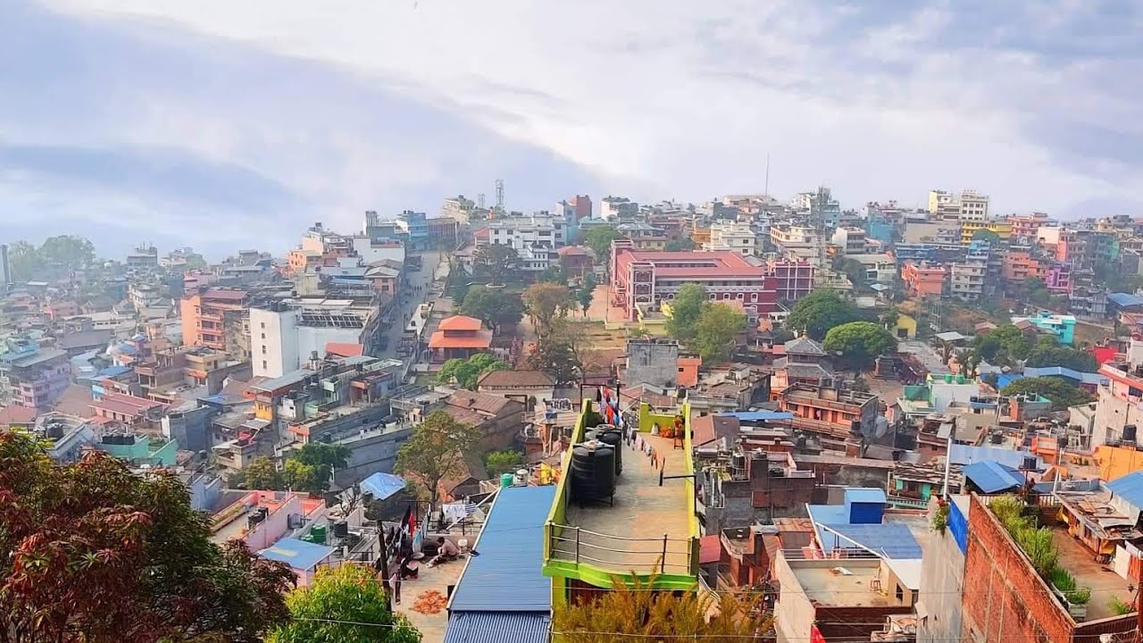 तानसेनको साँघुरो बाटो र पुराना घरहरू  मात्र एउटै भिडियोमा 