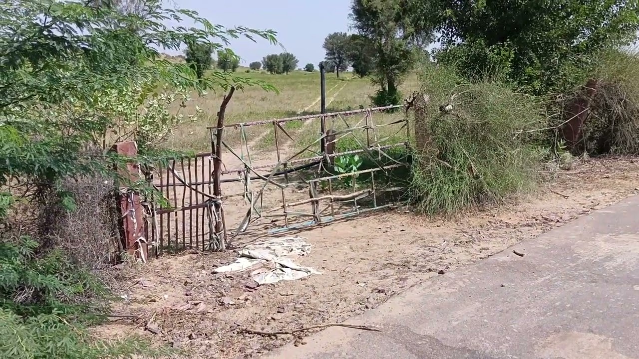 Dungargad se 30km dur link rod par jamin  bikau h 18 biga rs 3.50lakh par biga 9610056834call mi