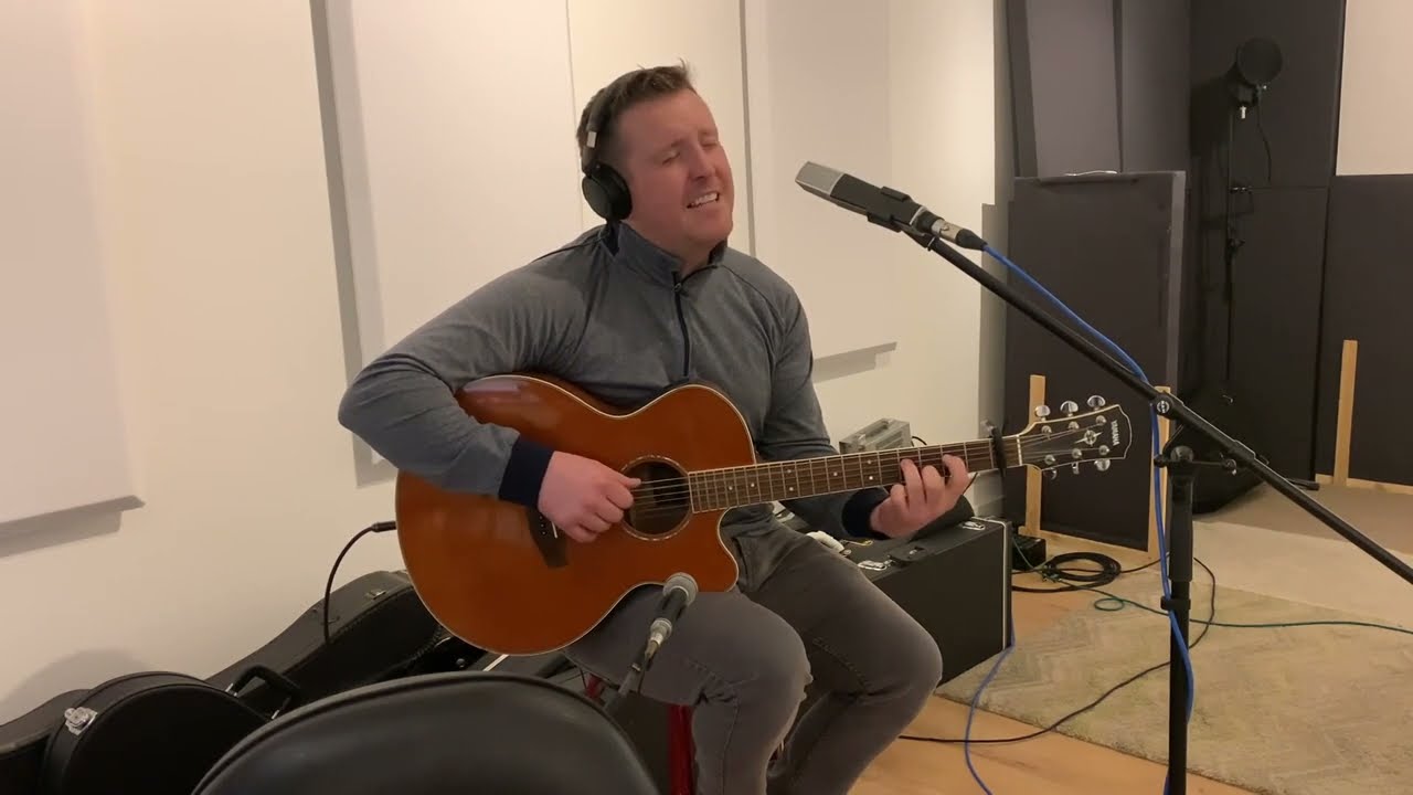 Beeswing by Richard Thompson sang by Barry Tierney